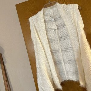 2/$10 🆕 JM Sportswear Ladies White vest, Medium